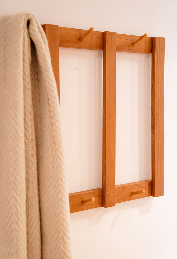 Perchero de pared de madera rectangular